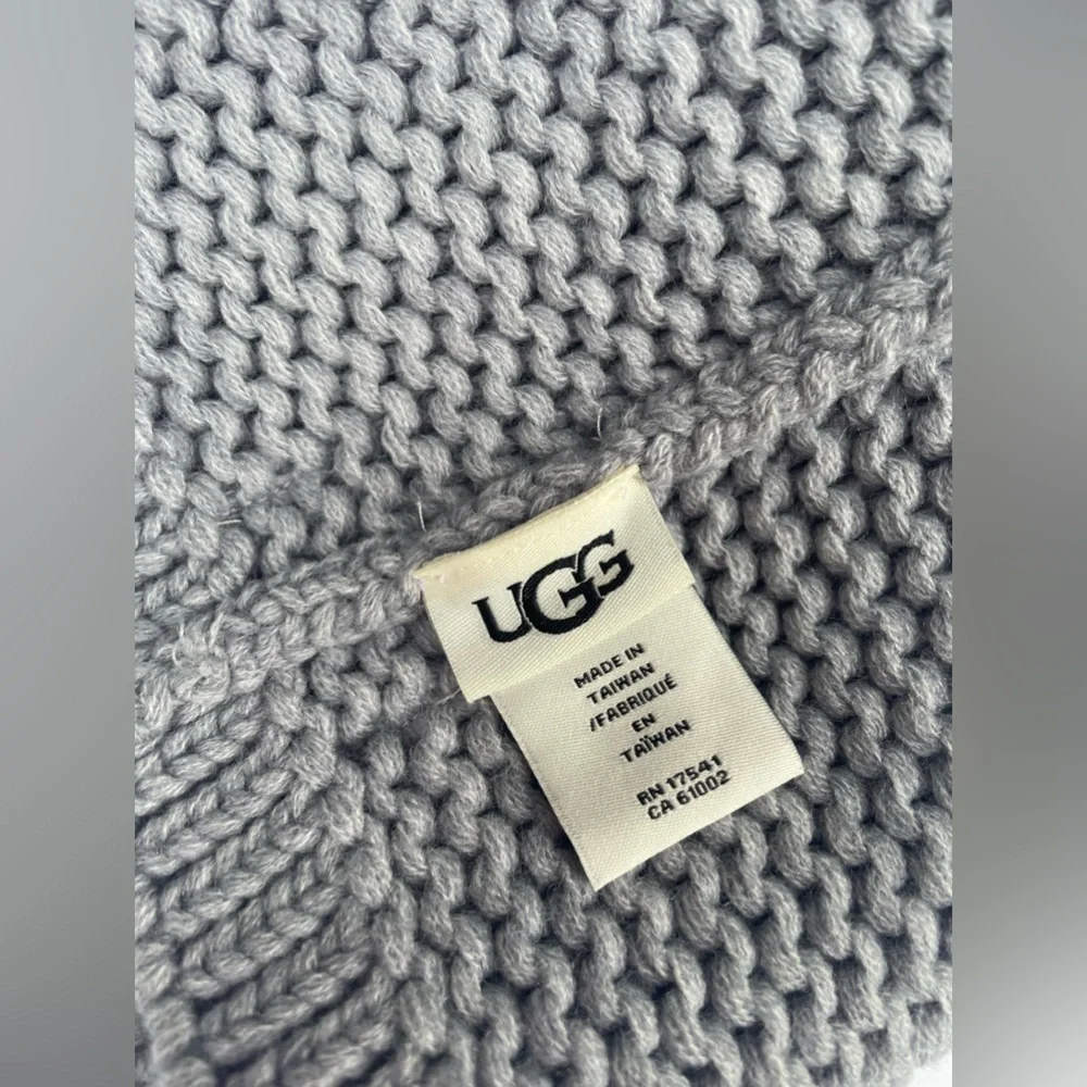 UGG Gray Knit Beanie for Women.
NWT 
MSRP $60
Light Gray - Picture 5 of 16